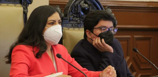 Eduardo Rivera reiteró que la administración de Claudia Rivera, solo solventó el 10% de las más de 2 mil observaciones. Foto: Es Imagen