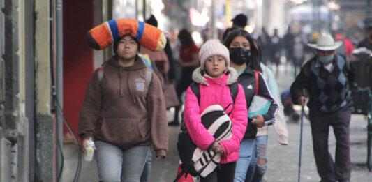 En los siguientes días se presentaría un aumento exponencial de contagios, que superarían las crestas de las olas anteriores. Foto: es Imagen
