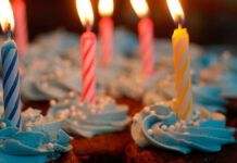 Cumpleañera “plantada” celebra su fiesta con meseros cumpleañera