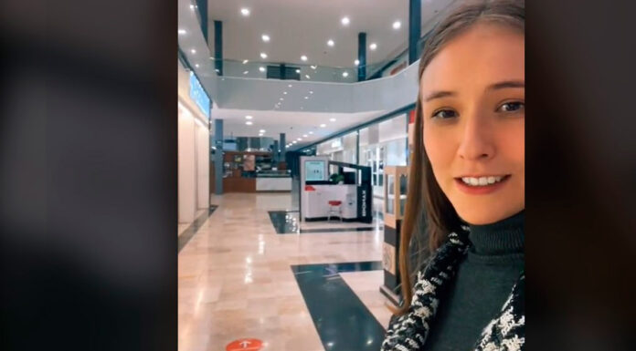Pareja se duerme en el cine y ¡se quedan encerrados! pareja dormida