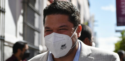 Aunque dijo que no hay nada aterrizado, Biestro aseguró que en la revisión también estarán incluidos los chóferes de Uber y DiDi.