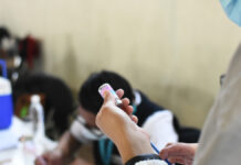 Jóvenes que cumplan 15 en 2022 ya pueden vacunarse en CDMX La inoculación para este sector de jóvenes inició hoy martes 11 y termina el sábado 15 de enero, informó el gobierno de la CDMX.