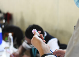 Jóvenes que cumplan 15 en 2022 ya pueden vacunarse en CDMX La inoculación para este sector de jóvenes inició hoy martes 11 y termina el sábado 15 de enero, informó el gobierno de la CDMX.