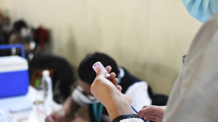 jovenes La inoculación para este sector de jóvenes inició hoy martes 11 y termina el sábado 15 de enero, informó el gobierno de la CDMX.
