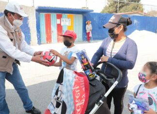 Entrega SEDIF juguetes a niñas y niños de Puebla juguetes