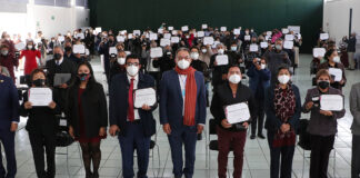 SEP entregó reconocimiento a docentes por 40 años de servicio docentes