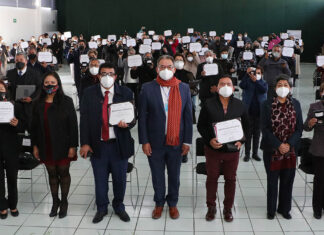 SEP entregó reconocimiento a docentes por 40 años de servicio docentes