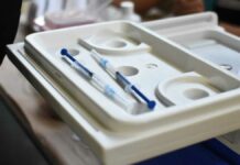 Maestros poblanos recibirían vacuna refuerzo el 8 de enero maestros