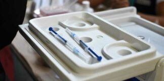 Maestros poblanos recibirían vacuna refuerzo el 8 de enero maestros