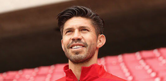 Oribe Peralta debutó en el máximo circuito el 22 de febrero de 2003 con Monarcas Morelia