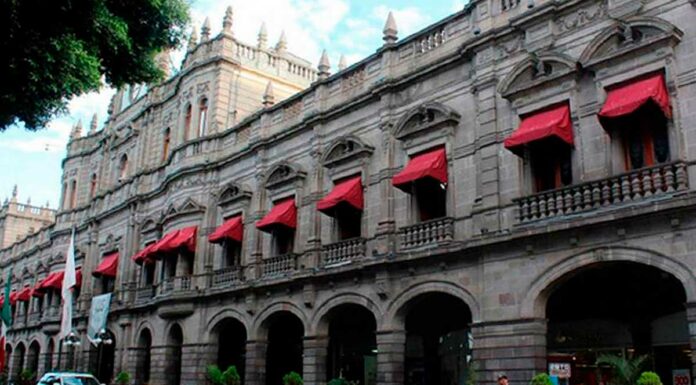 Mujeres del Ayuntamiento participarán en paro nacional del 9 de marzo TEEP confirmó que Damián Romero Sánchez y Magaly Herrera usaron recursos públicos durante la campaña de reelección de Claudia Rivera.