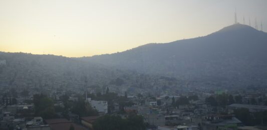 El primero de enero se anunció que Valle de México inició el 2022 con precontingencia ambiental debido a la quema de pirotecnia. Foto: Es Imagen