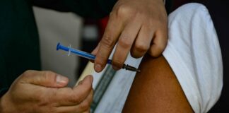 Inicia vacunación COVID en Acatlán y Tehuitzingo Obrador detalló que reforzarán la vacunación en todo el territorio nacional, especialmente en los estados de Chiapas, Guerrero y Oaxaca. Foto: Es Imagen