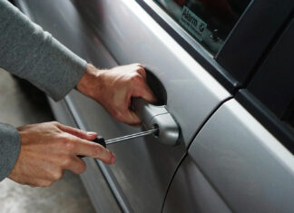 Reportan robo de autos afuera de hospitales y clínicas de Tepeaca El titular de la SSC evitó opinar sobre si lo mejor era la prisión justificada al menos de los dos sujetos que tenían antecedentes.