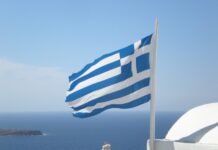 Grecia impone multas a adultos no vacunados contra COVID-19