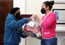 Entrega SEDIF despensas a ex cerillitos de supermercados sedif