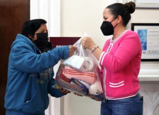 Entrega SEDIF despensas a ex cerillitos de supermercados sedif