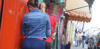 Sexoservidoras rechazan oferta laboral del Ayuntamiento Las sexoservidoras deberán dejar de ocupar las calles principales del Centro Histórico para ofrecer sus servicios.