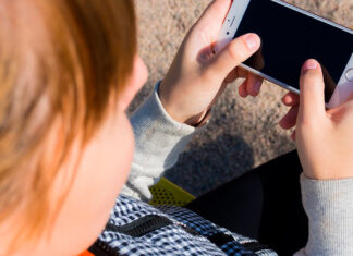 ¡Increíble! Niño endeuda a sus papás con mil 700 dólares niño endeuda padres