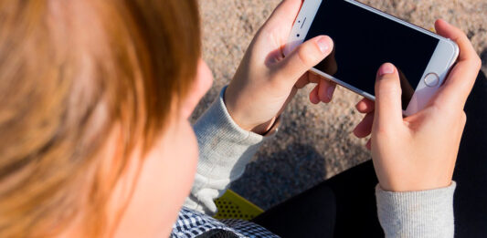 niño endeuda padres