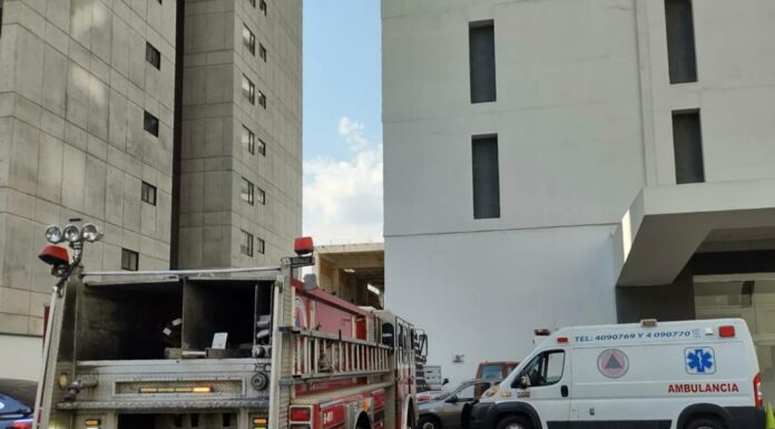 Rescatan a atrapados en elevador de Sonata Towers