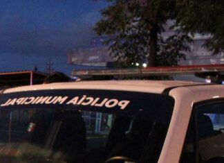 Con arma del Ejército y auto robado detienen a mujer en Atlixco supermercado