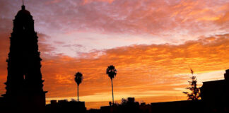 Dejan 10 cuerpos en camioneta en Palacio de Gobierno de Zacatecas