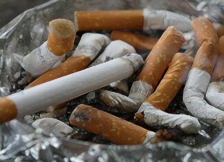 ¡No fumes en terrazas! COVID se transmite a través del humo ¡No fumes en terrazas! COVID se transmite a través del humo