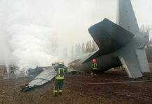 Fallecen 5 personas al estrellarse un avión militar de Ucrania