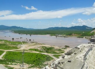 Mega planta eléctrica de África entra en operación