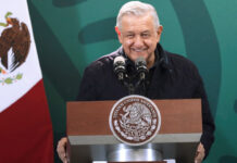Proponen día festivo el 13 noviembre por natalicio de AMLO AMLO destacó que la consulta es el método pacifico para que se expresen aquellos que están en desacuerdo con su gobierno.