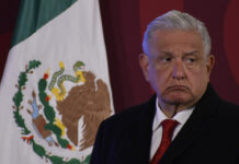 Revisará AMLO sueldos de embajadores y cónsules AMLO señaló que hay países donde el costo de vida es muy alto, y por ello, deben tener sueldos más altos que el suyo.