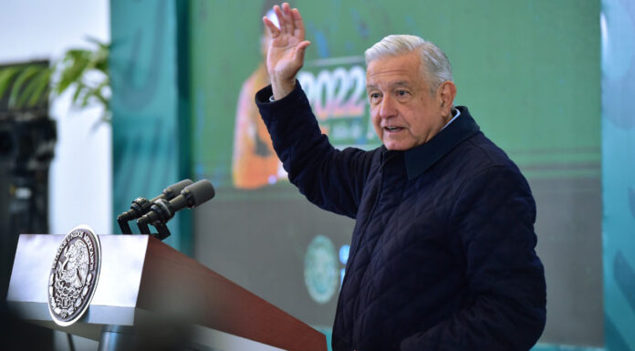 Estado debe investigar pleito AMLO-Loret: analistas El pleito entre AMLO y Carlos Loret de Mola debe investigarse desde las dependencias del Estado, consideraron analistas en Oro Noticias.
