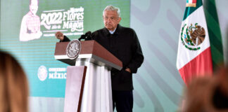 AMLO pide permiso a Loret para difundir sus ingresos AMLO dijo que ya presentía la respuesta negativa del INA, porque esa actitud la mantiene desde que se fundó.