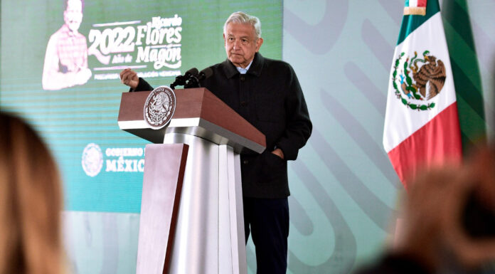 AMLO pide permiso a Loret para difundir sus ingresos AMLO dijo que ya presentía la respuesta negativa del INA, porque esa actitud la mantiene desde que se fundó.