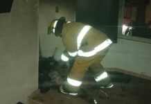 Bomberos sofocan incendio en casa de Momoxpan Bomberos