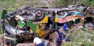 ¡Terrible! Autobús cae al abismo en Perú; hay 20 muertos