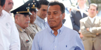 Facundo Rosas promueve amparo contra orden de aprehensión A Facundo Rosas le dictaron auto de formal prisión por el delito de tráfico de armas por su relación con el operativo 'Rápido y Furioso'.