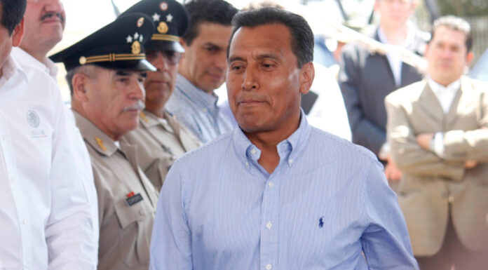 Facundo Rosas promueve amparo contra orden de aprehensión A Facundo Rosas le dictaron auto de formal prisión por el delito de tráfico de armas por su relación con el operativo 'Rápido y Furioso'.