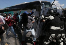 GN reporta 14 heridos por enfrentamiento con normalistas La GN reportó que derivado del enfrentamiento, resultaron lesionados 14 elementos “con contusiones, quemaduras en el cuerpo. Foto: Twitter
