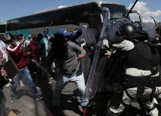 GN reporta 14 heridos por enfrentamiento con normalistas La GN reportó que derivado del enfrentamiento, resultaron lesionados 14 elementos “con contusiones, quemaduras en el cuerpo. Foto: Twitter