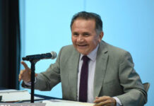 José Luis Pech renuncia a Morena tras obtener candidatura José Luis Pech reveló que para renunciar al partido lopezobradorista, presentó una carta “muy sencilla, de cuatro líneas”.