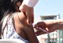 Dejaron vacunas Covid 69 menores amparados, reporta Salud Salud