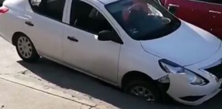 Automovilista cae en mega hoyo de la México-Puebla