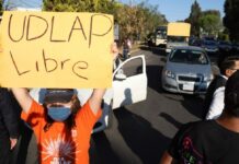 Alumnos de la UDLAP realizan cierre parcial de Recta a Cholula