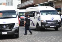 Mujer salta de combi en movimiento por presunto secuestro en Izúcar