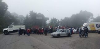 Bloquean carretera La Cumbre-Zacapoaxtla ante inseguridad
