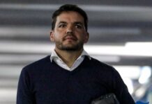 Nicolás Larcamón deja de ser técnico del Club León