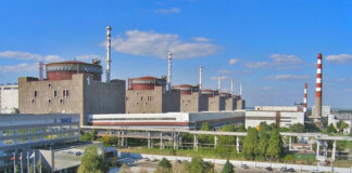 Militares rusos se acercan a planta nuclear de Zaporizhzhia Zaporizhzhia está situada en la Ucrania central, en Enerhodar, justo en las orillas del embalse de Kajovka.