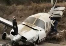 Aterriza avioneta sobre la autopista Mazatlán-Culiacán